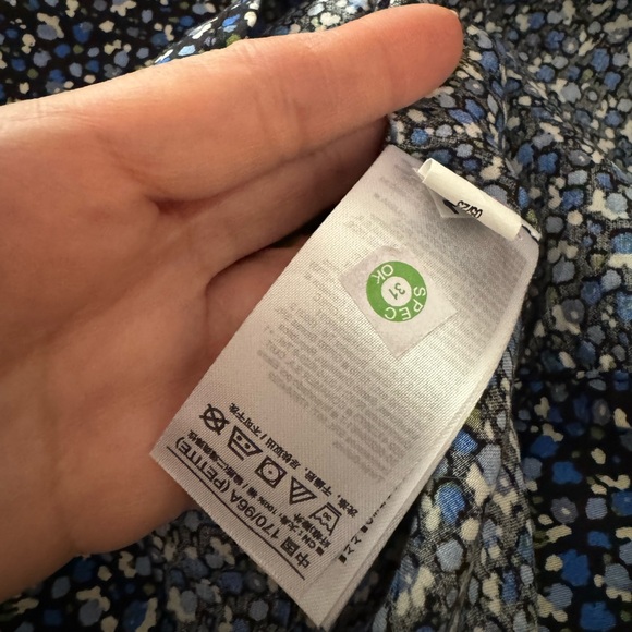 GAP Flutter Sleeve Smocked Midi Dress NWT - Picture 3 of 8